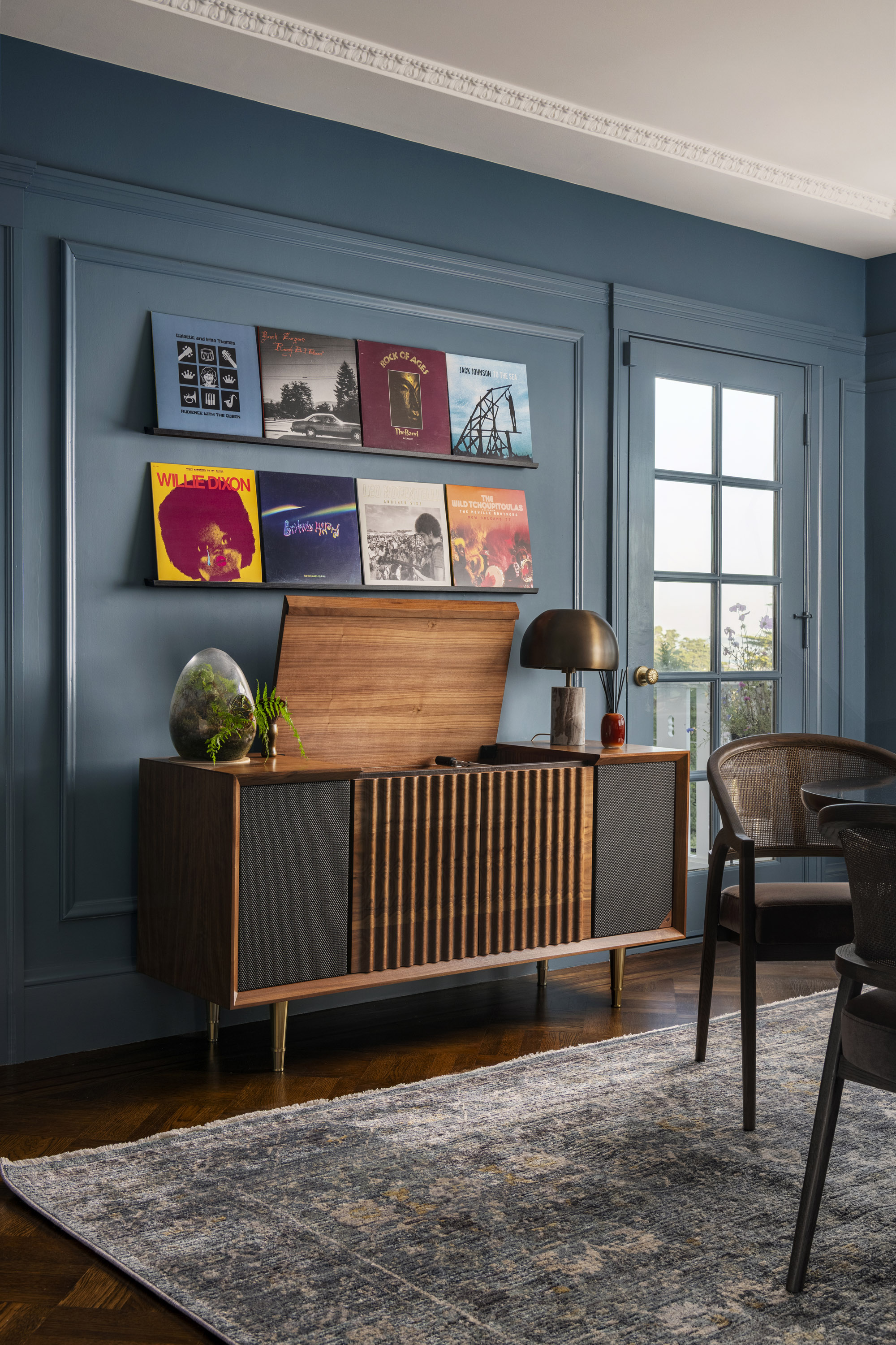 Dining room detail