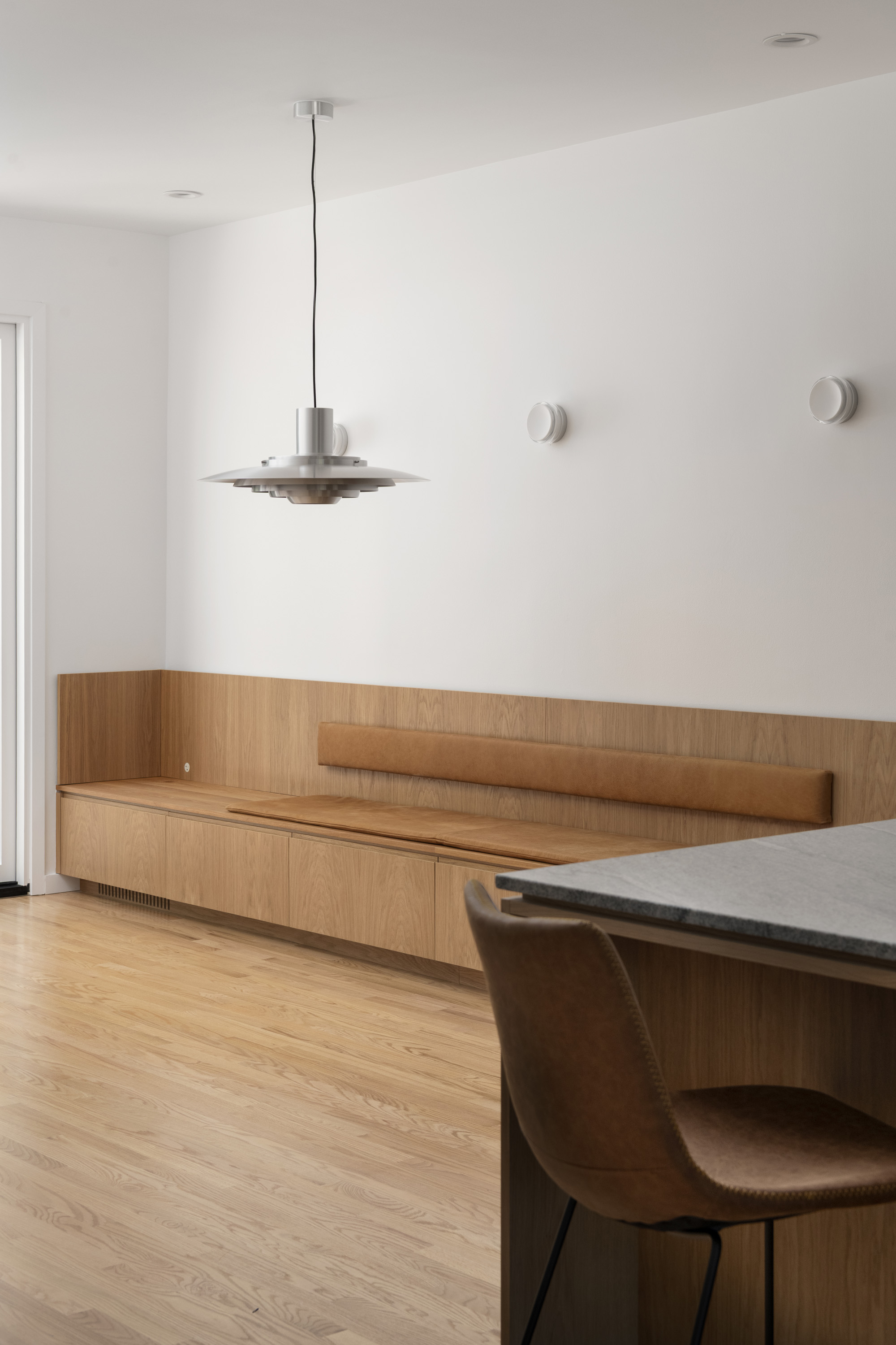 Kitchen, vertical detail