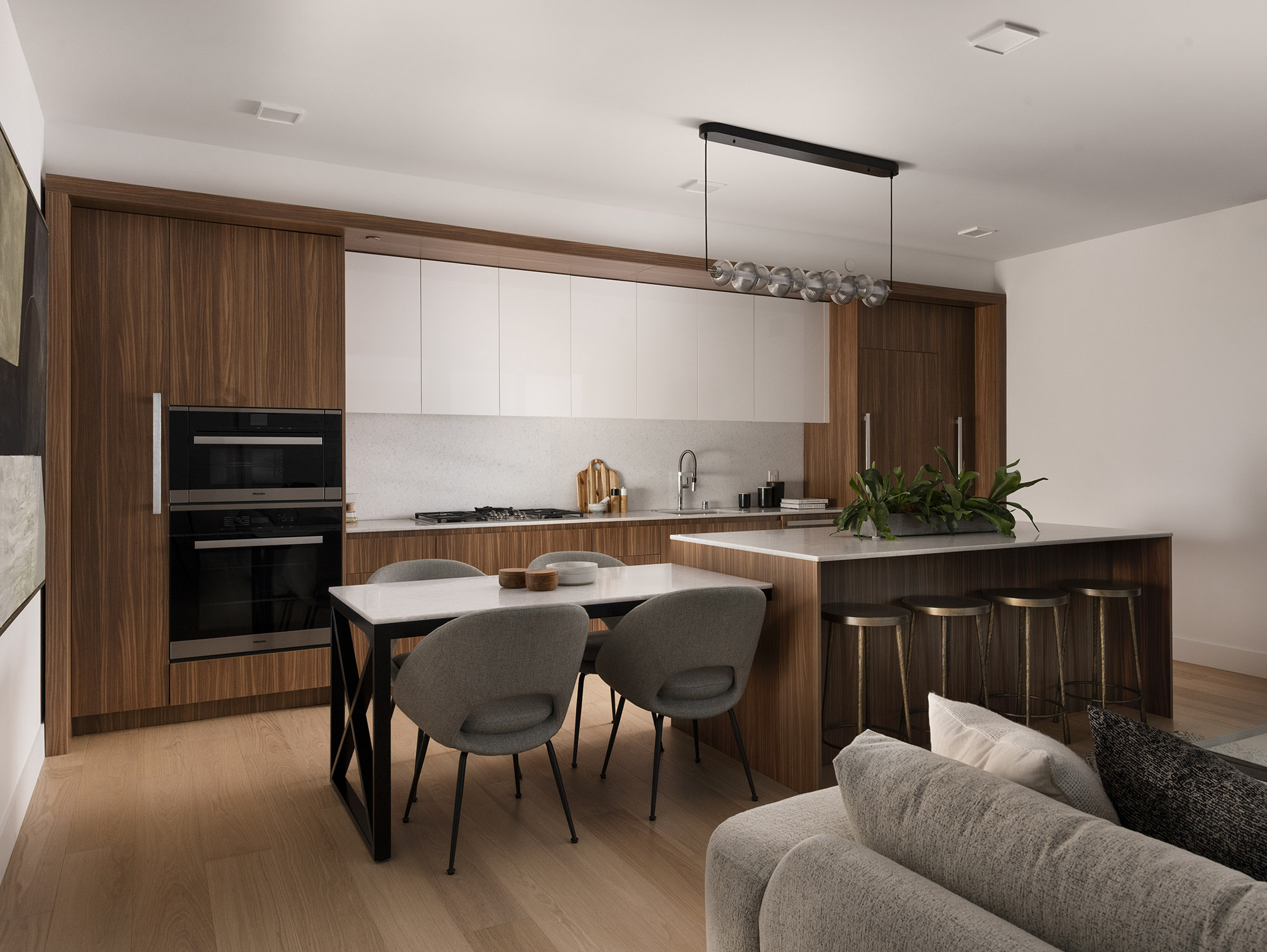 New contemporary kitchen with island - interior design photography by Philippe Newman