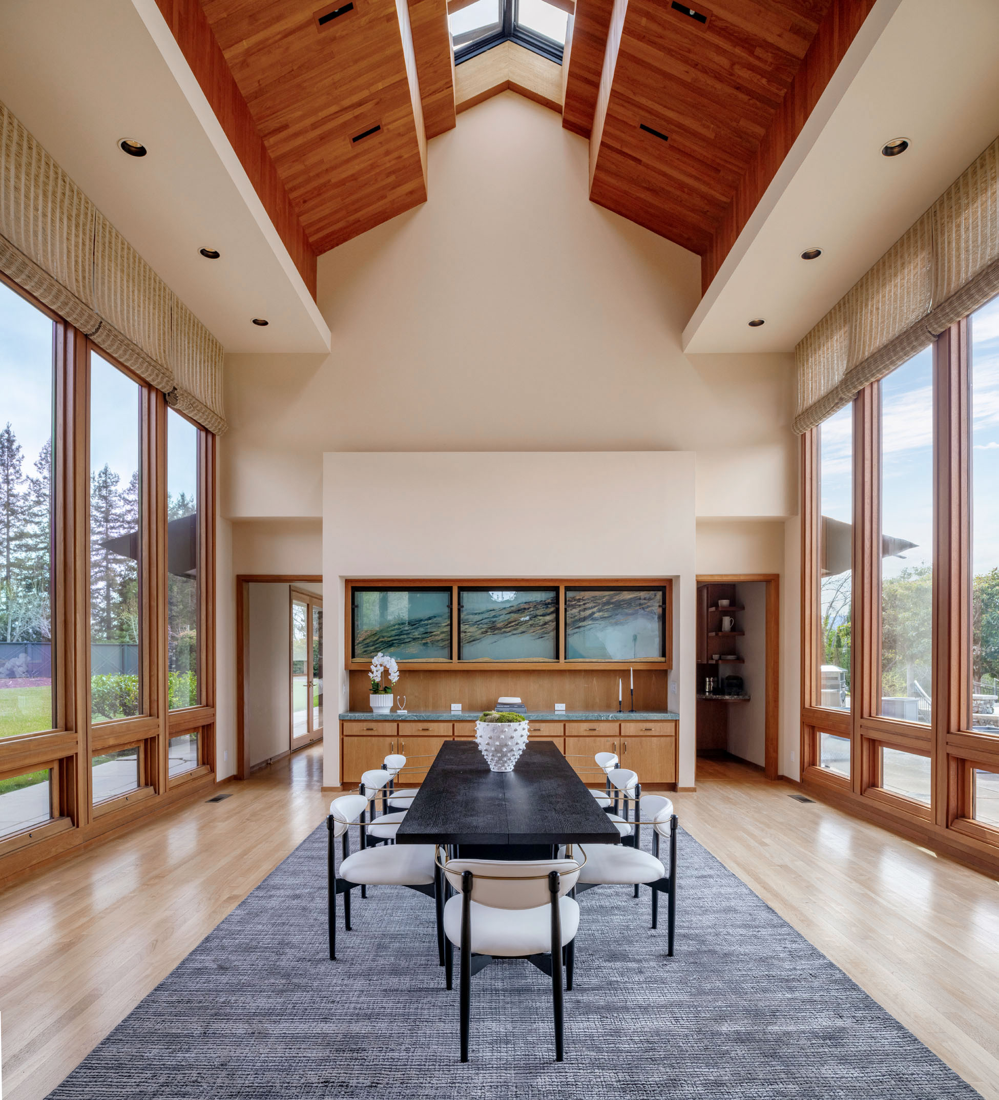 Massive modern architecture - Dining hall with vaulted ceiling