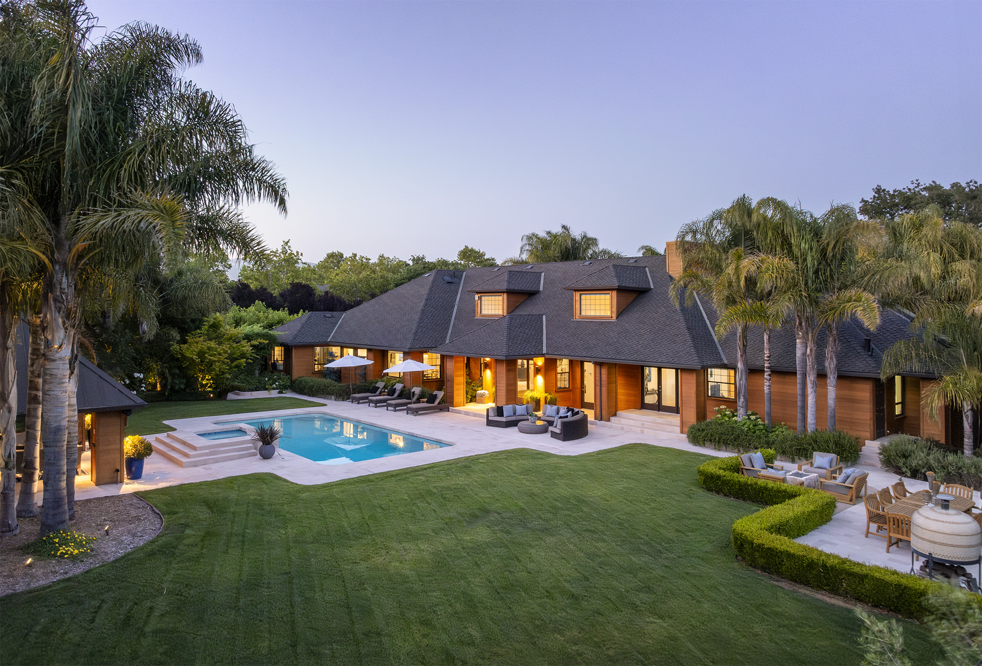 Sonoma estate swimming pool and gardens at sunset - Twilight Photography - Philippe Newman Architecture Photography